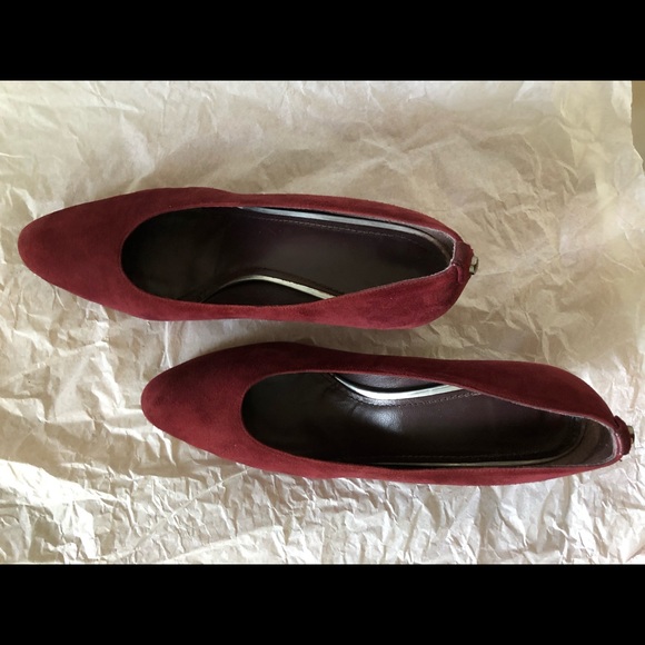 Size 9M Bordeaux Suede Stuart Weitzman heels - Picture 3 of 14